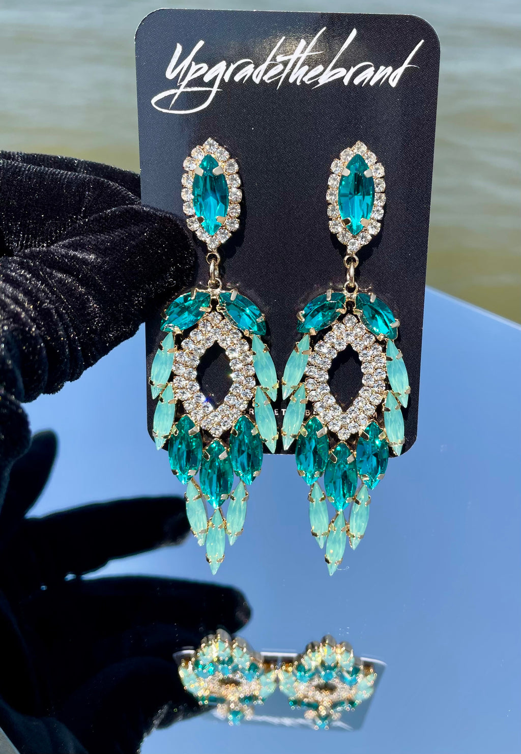 Angelic Gleam Earrings (Emerald)